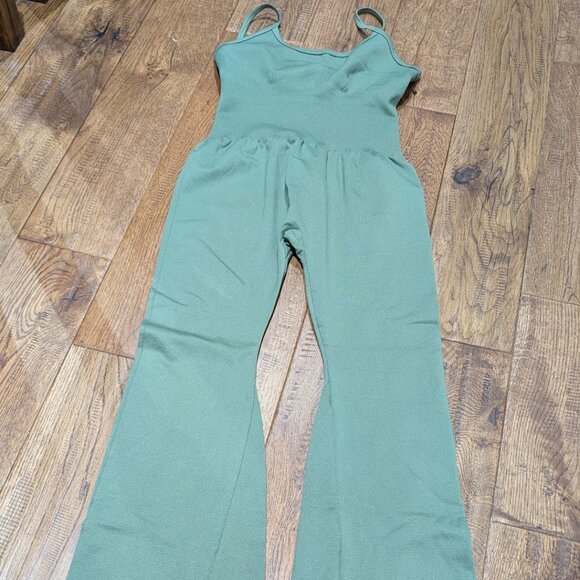 New - FLARE JUMPSUIT SPAGHETTI STRAPS SCOOP NECK - Picture 5 of 6